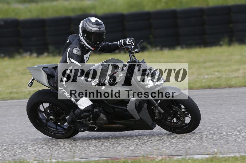 /Archiv-2025/09 22.04.2025 Cornu Master School ADR/gruen-vert/29